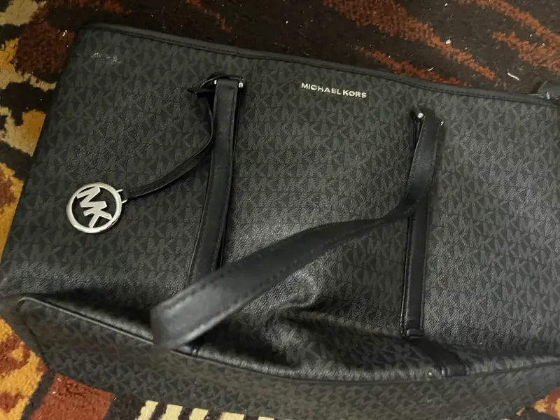 Bolso tote negro Michael Kors con logo - 3