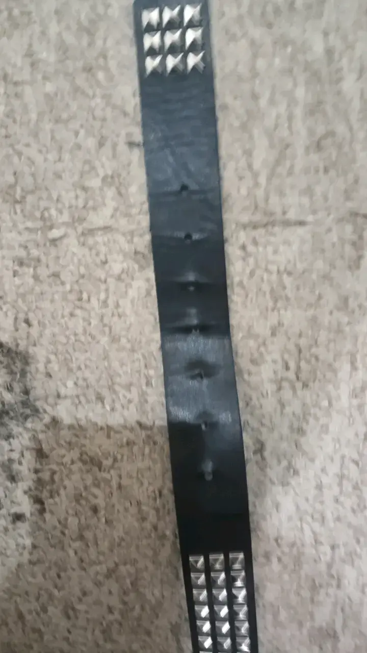 Cinturón de cuero negro con tachas metálicas-106cm - 2