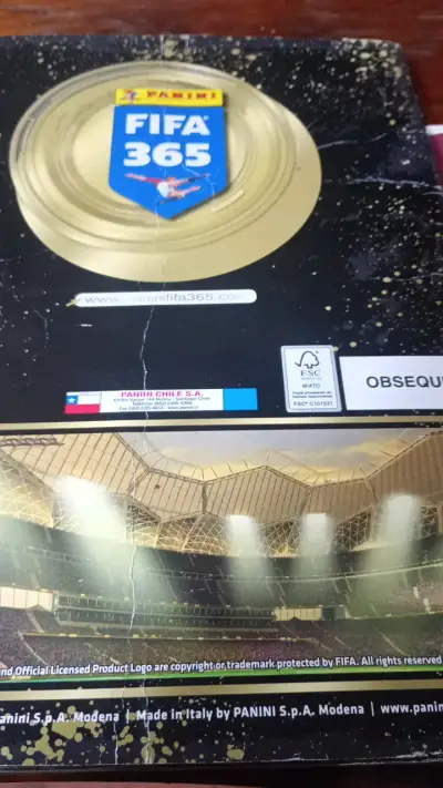 Álbum de Stickers Panini FIFA 365 2017 - miniatura 2