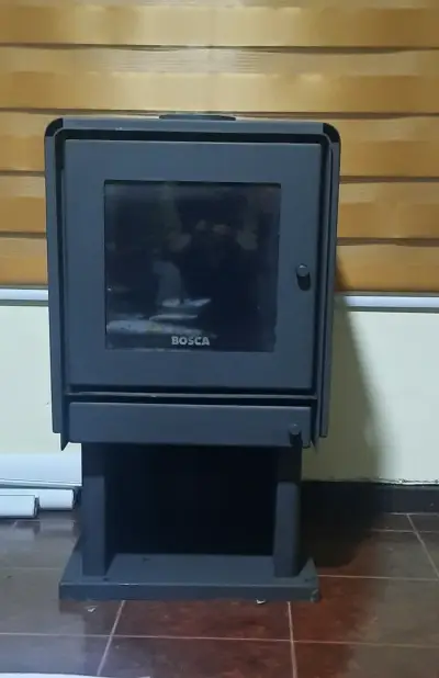 Estufa a leña Bosca en buen estado - miniatura 1