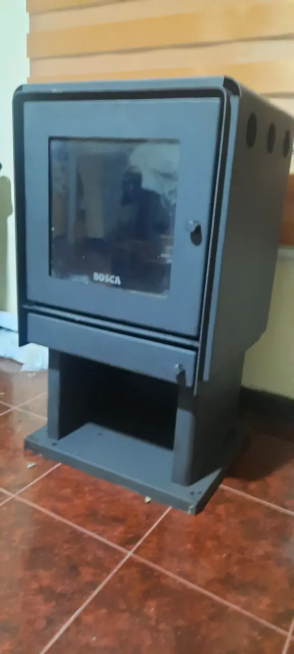 Estufa a leña Bosca en buen estado - 3