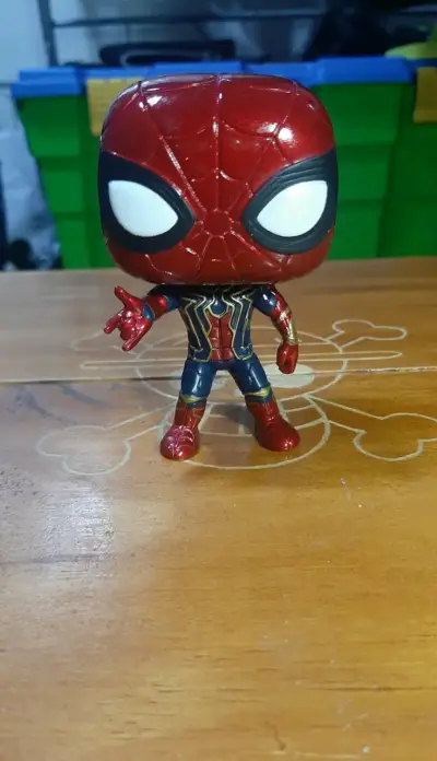 Figura Funko Pop Iron Spider Marvel - miniatura 4