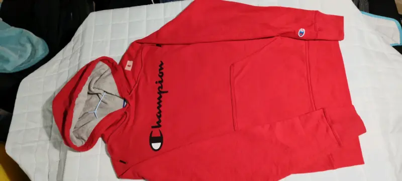 Polerón rojo con capucha Champion