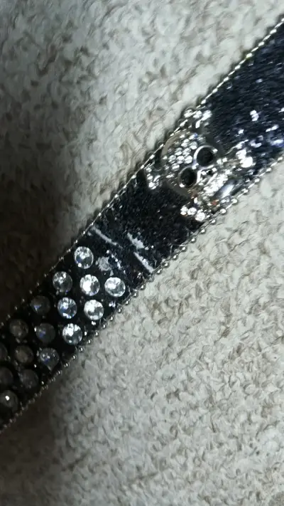 Cinturón negro con brillantes y hebilla decorativa - miniatura 3
