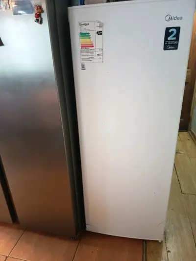 Congelador vertical Midea A+ 175L - miniatura 1