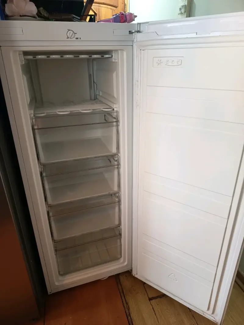 Congelador vertical Midea A+ 175L - 2