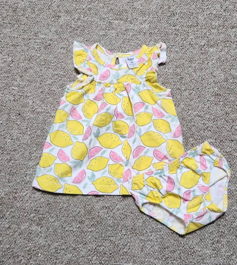 Conjunto de bebé con estampado de limones