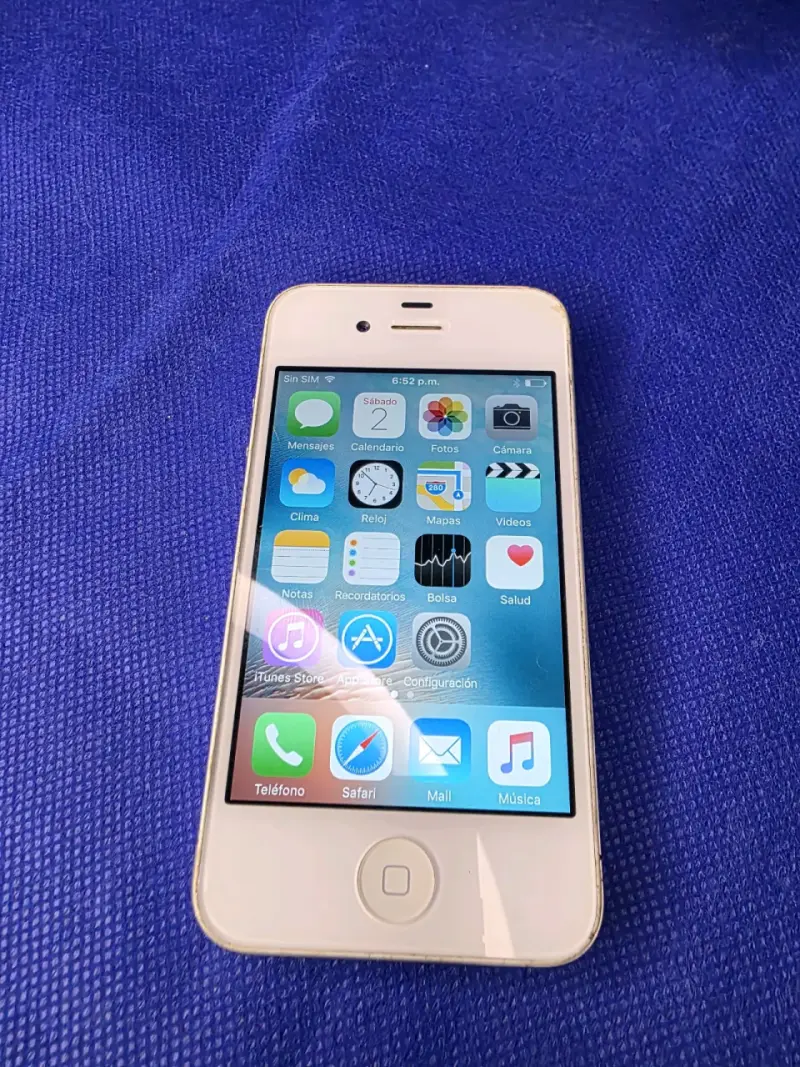 iPhone 4S, 6GB con tapa trasera rota - 1