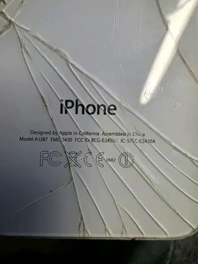 iPhone 4S, 6GB con tapa trasera rota - miniatura 4