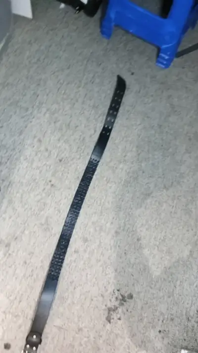 Cinturón de cuero negro con tachas metálicas - miniatura 4