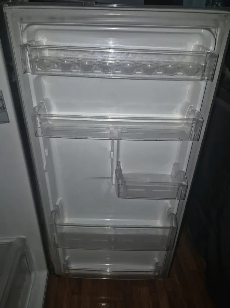 Refrigerador LG de dos puertas en buen estado - 4