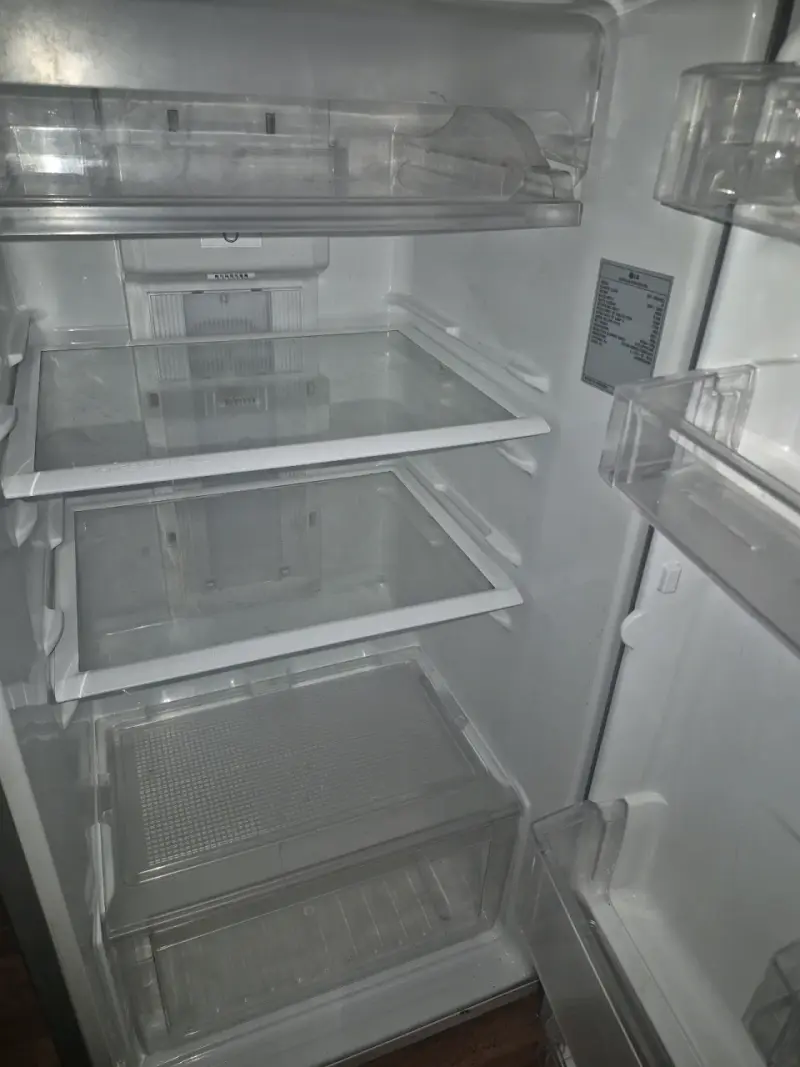 Refrigerador LG de dos puertas en buen estado - 5