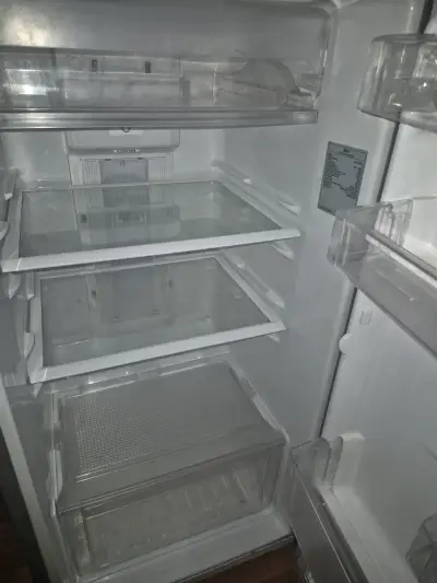 Refrigerador LG de dos puertas en buen estado - miniatura 5