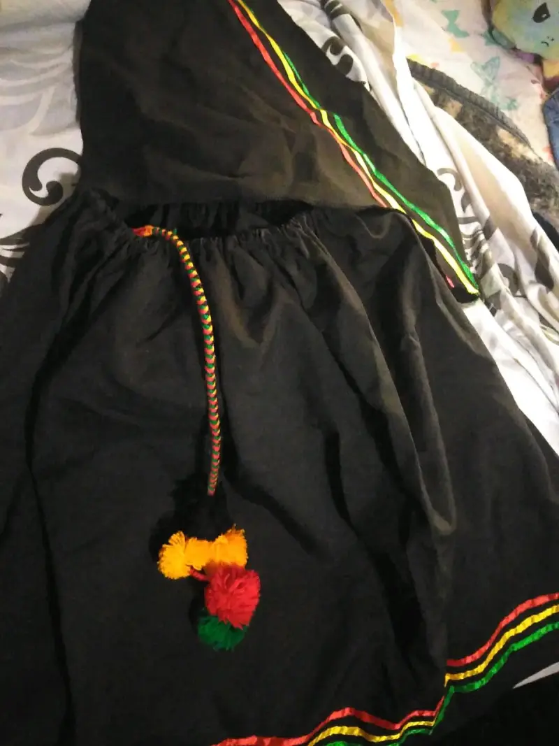 Conjunto chilote falda y pañuelo negro - 1