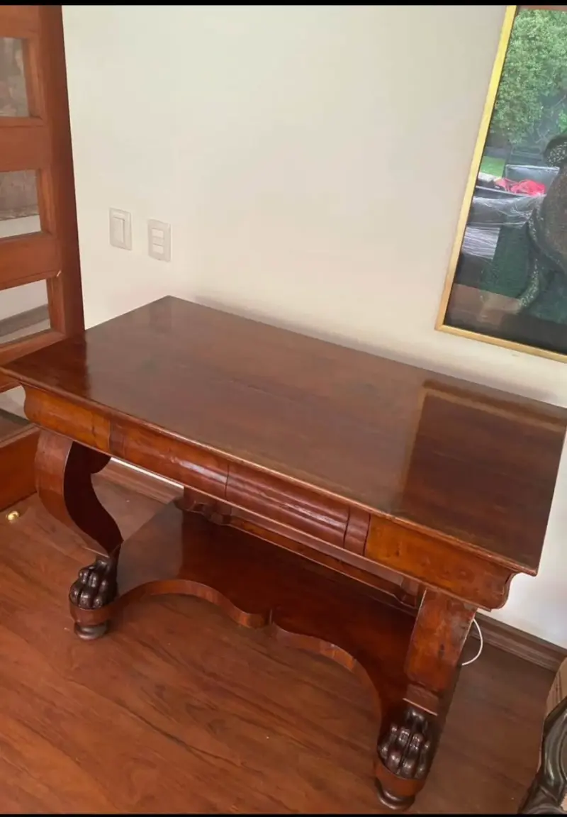 Mesa de madera antigua con patas talladas - 2