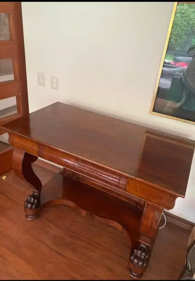 Mesa de madera antigua con patas talladas - miniatura 2
