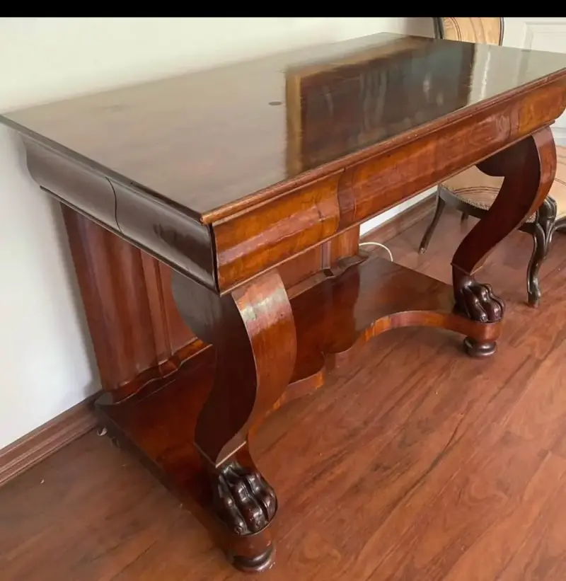 Mesa de madera antigua con patas talladas - 3