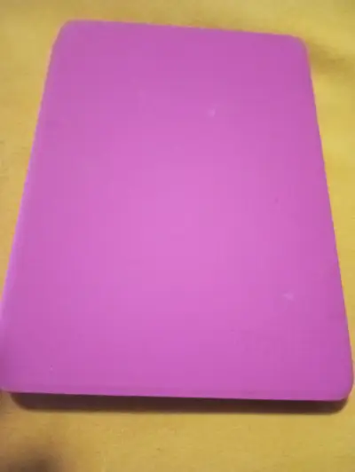 Kindle con funda rosa en buen estado - miniatura 4