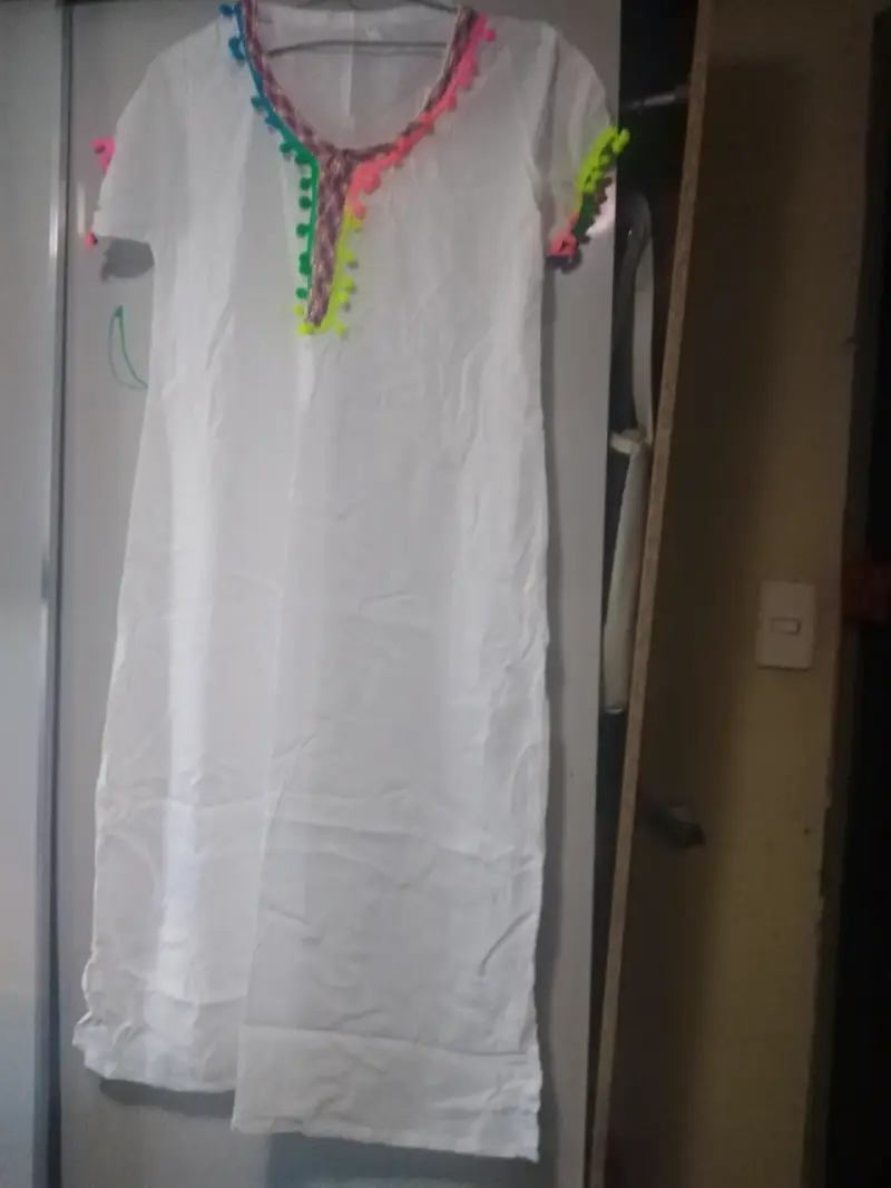 Tunica blanca con detalles de pompones