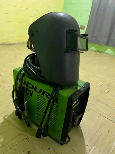 Soldadora Inverter Indura 165CV con Máscara - miniatura 1