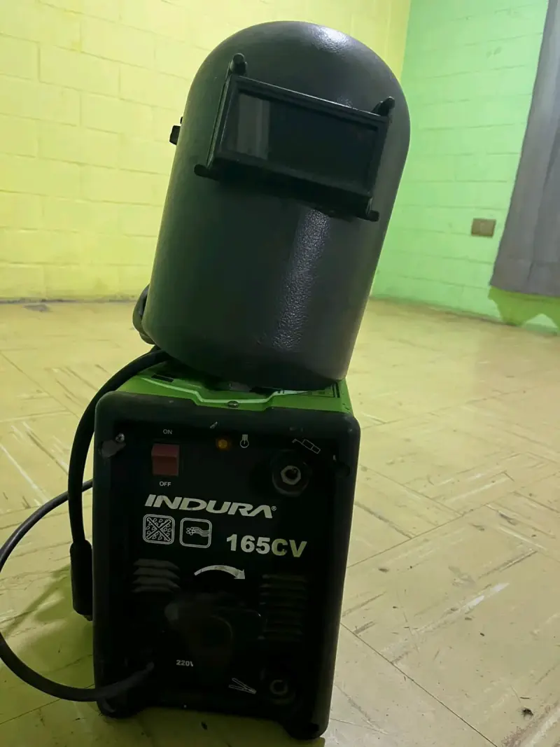 Soldadora Inverter Indura 165CV con Máscara - 2