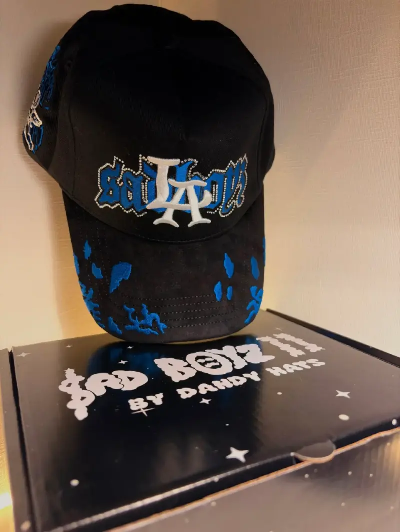 Gorra negra Sad Boys con diseño bordado - 1
