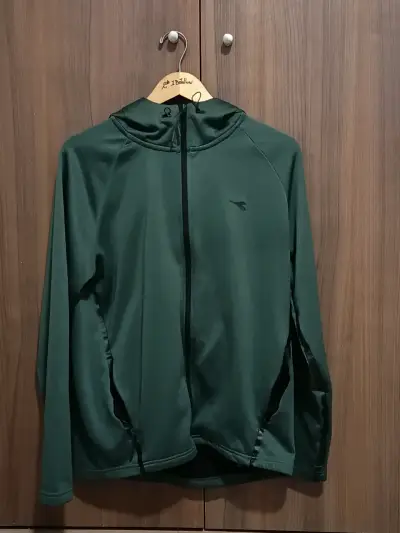 Polerón verde oscuro con capucha para hombre - miniatura 1