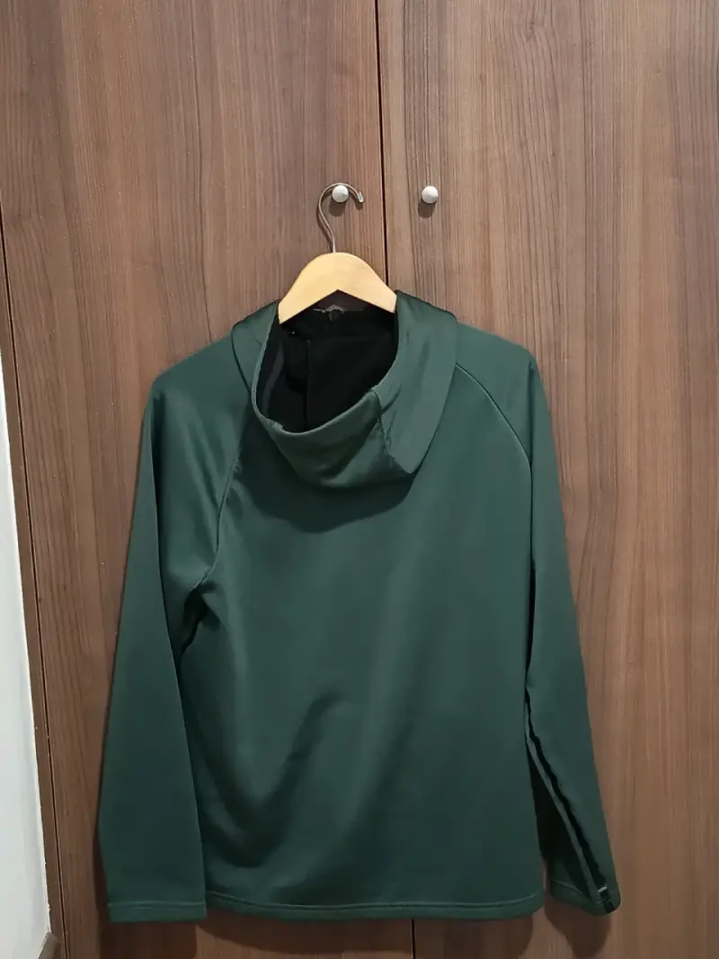 Polerón verde oscuro con capucha para hombre - 2