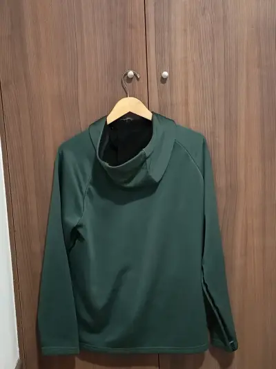 Polerón verde oscuro con capucha para hombre - miniatura 2