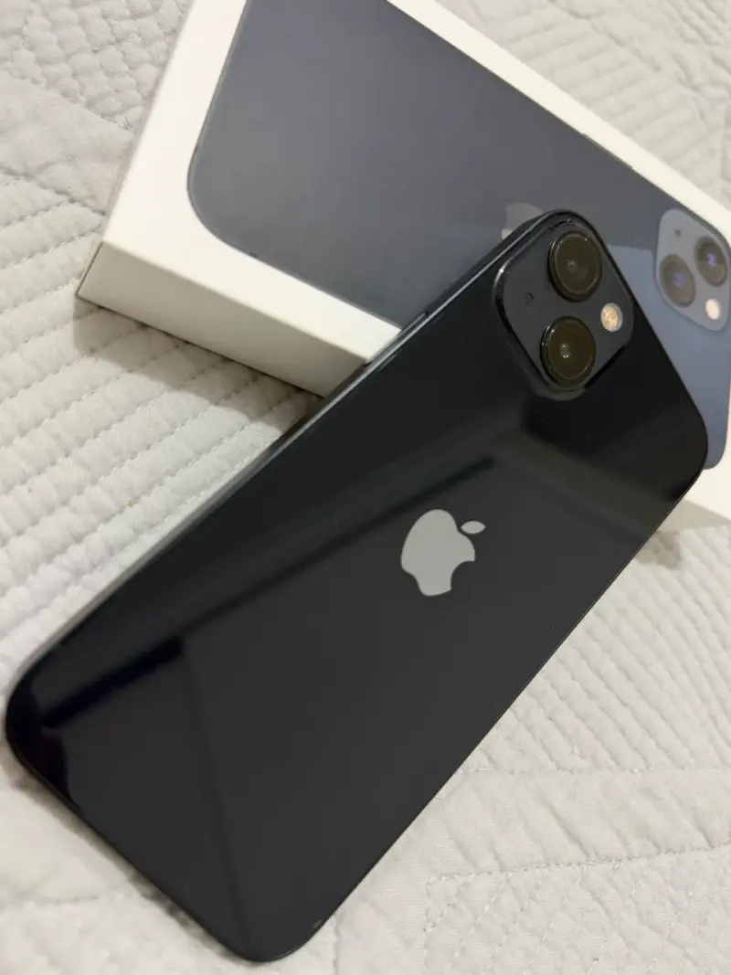 iPhone 13 en excelente estado con caja original - 1