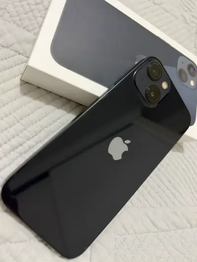 iPhone 13 en excelente estado con caja original - miniatura 1