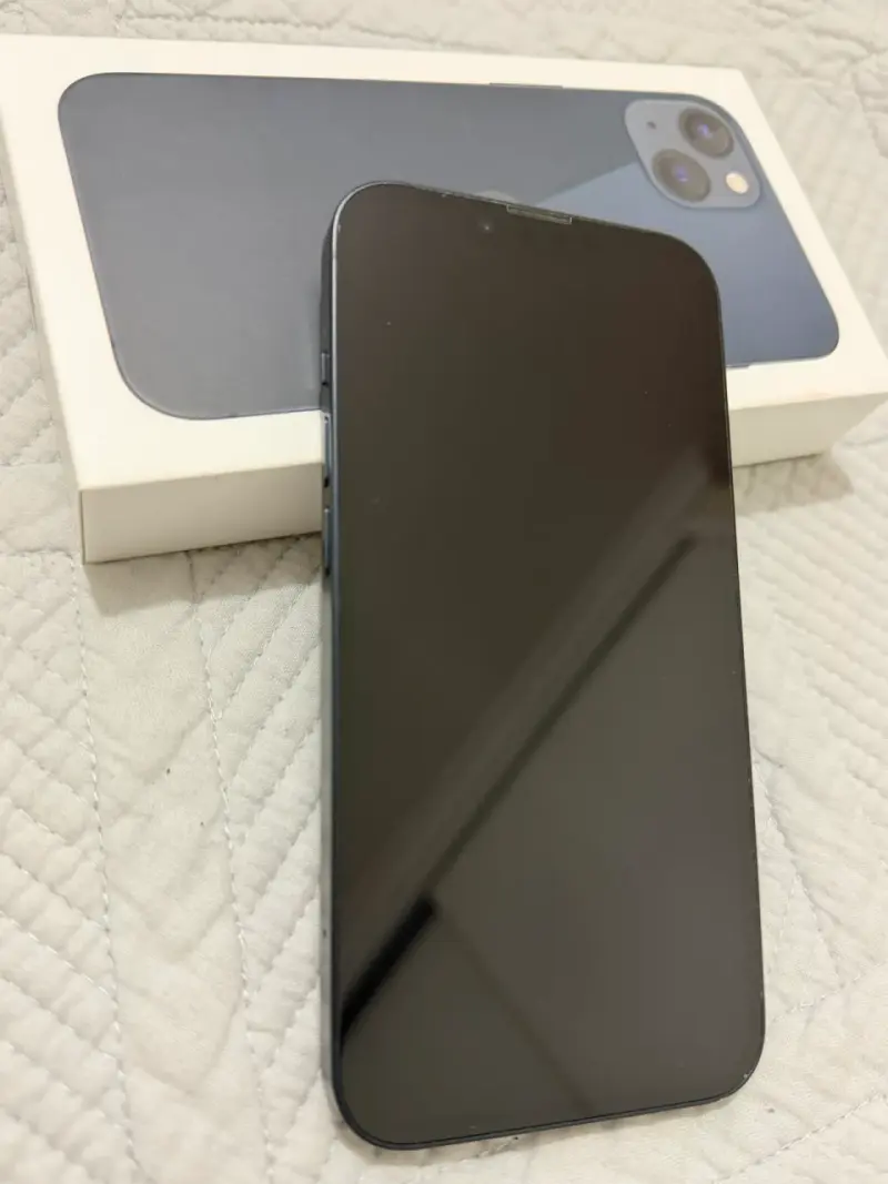 iPhone 13 en excelente estado con caja original - 2