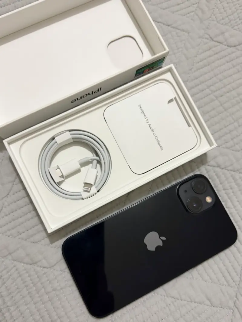 iPhone 13 en excelente estado con caja original - 3