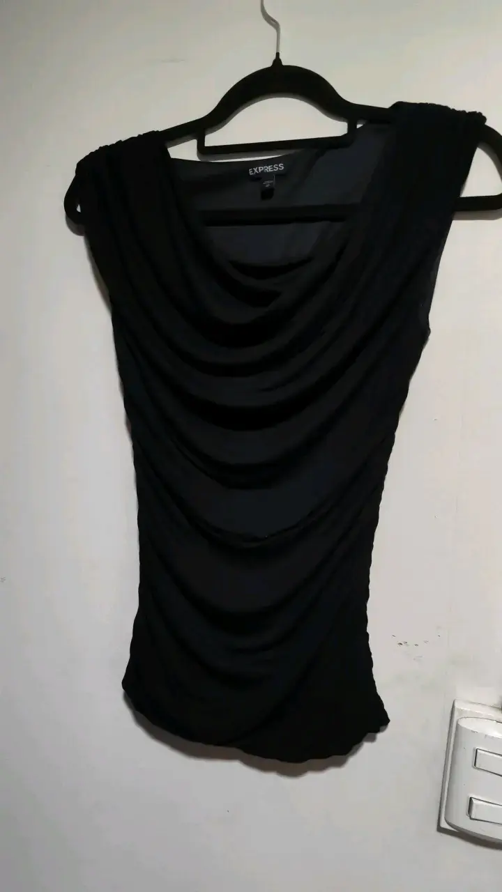Blusa negra elegante Express
