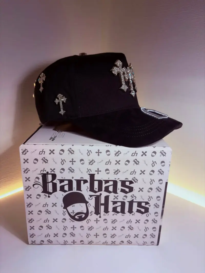 Gorra negra con cruces brillantes El Barbas Hats - 1
