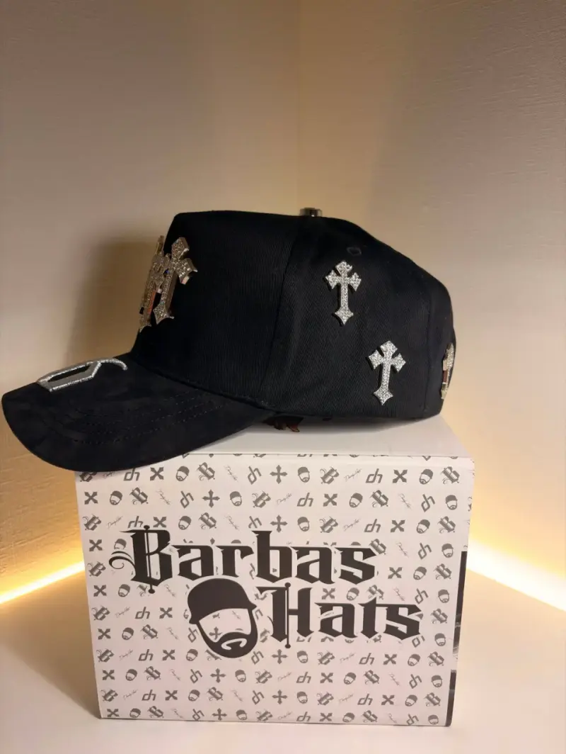 Gorra negra con cruces brillantes El Barbas Hats - 2