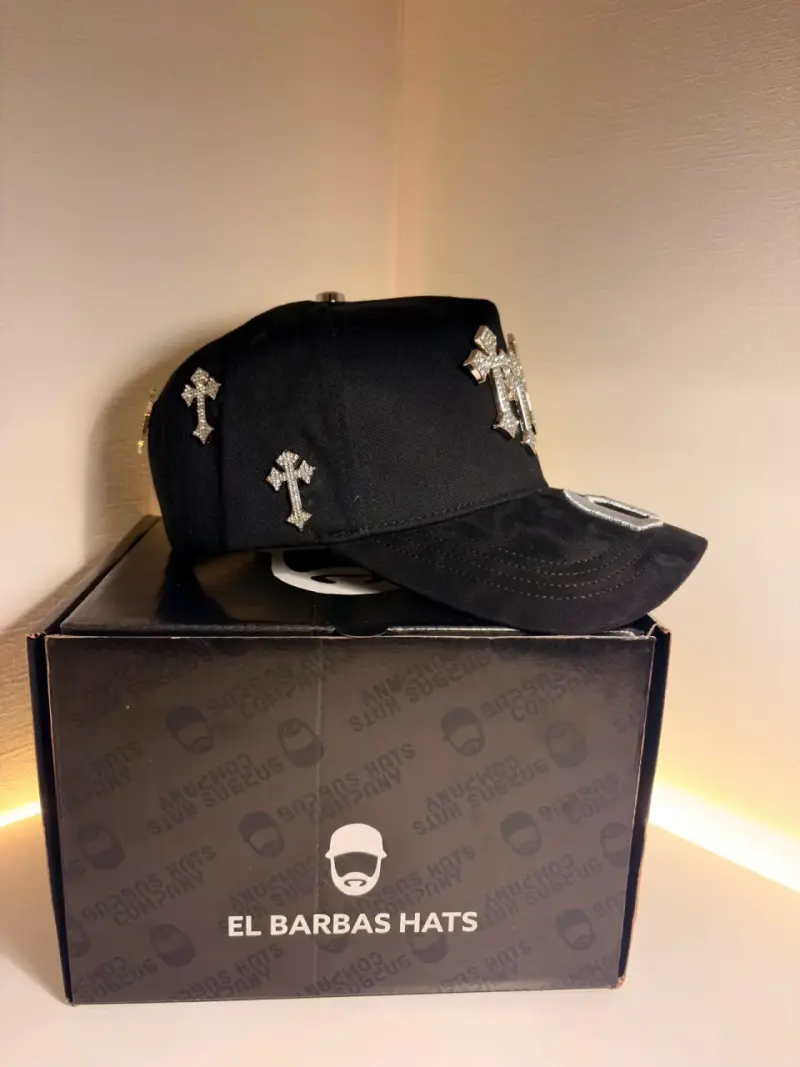Gorra negra con cruces brillantes El Barbas Hats - 3