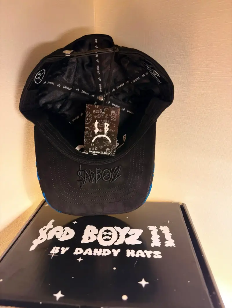 Gorra negra Sad Boys con diseño bordado - 5