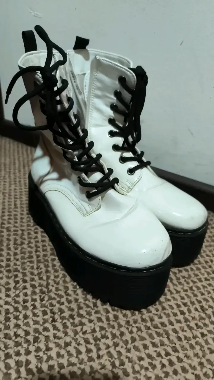Botas blancas de plataforma con cordones