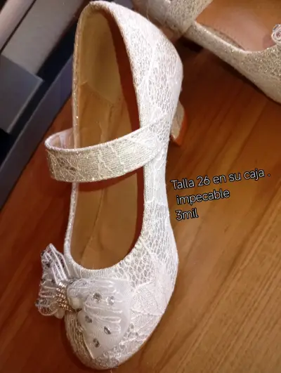 Zapatos de niña plateados con lazo y brillantes - miniatura 2