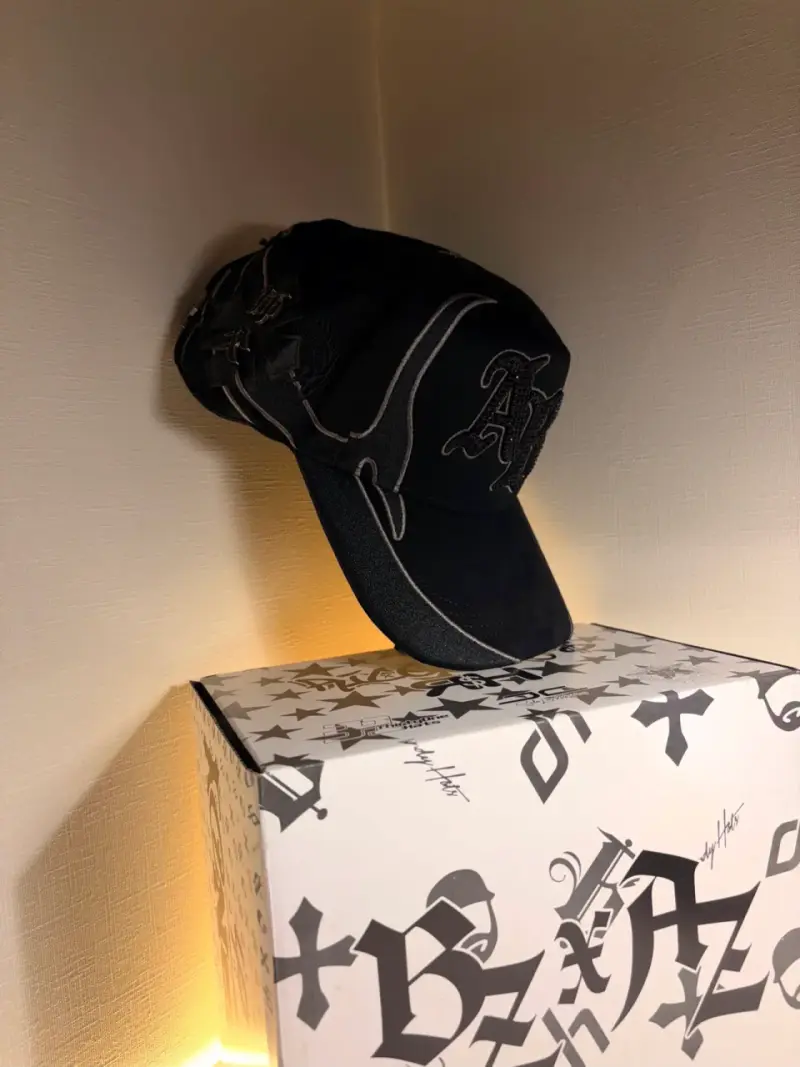 Gorra negra con diseño bordado ABZ el Barba Hats - 1