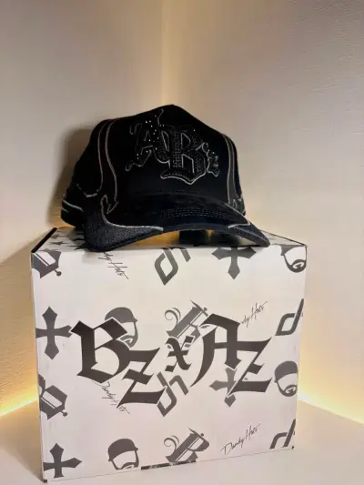 Gorra negra con diseño bordado ABZ el Barba Hats - miniatura 2