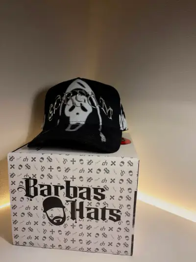 Gorra negra con diseño de calavera Barbas Hats - miniatura 1
