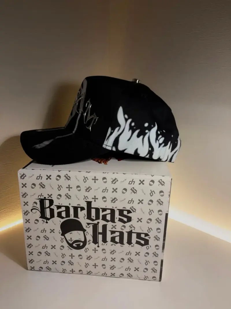Gorra negra con diseño de calavera Barbas Hats - 2