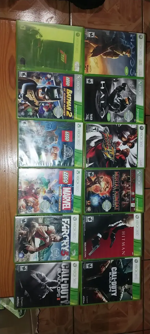 Consola Xbox 360 con juegos y accesorios - 1