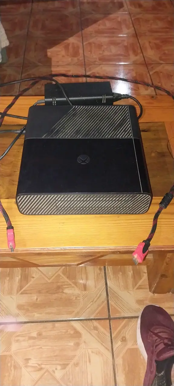 Consola Xbox 360 con juegos y accesorios - 4