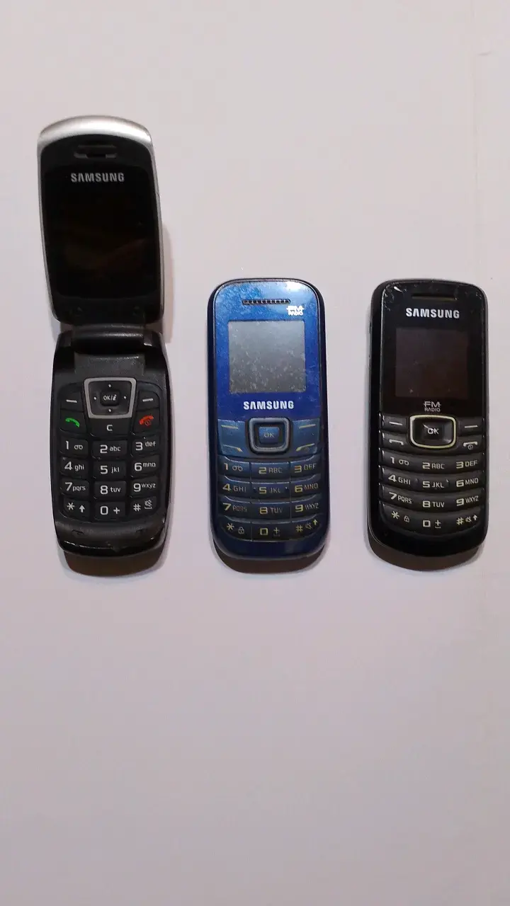 Lote de teléfonos Samsung básicos usados