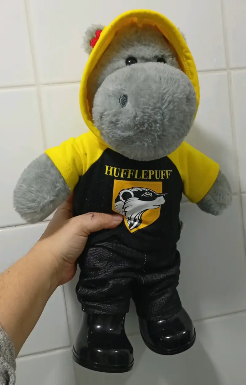 bab Peluche Hipopótamo con Sudadera Hufflepuff - 1