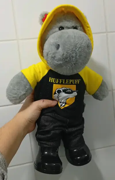 bab Peluche Hipopótamo con Sudadera Hufflepuff - miniatura 1