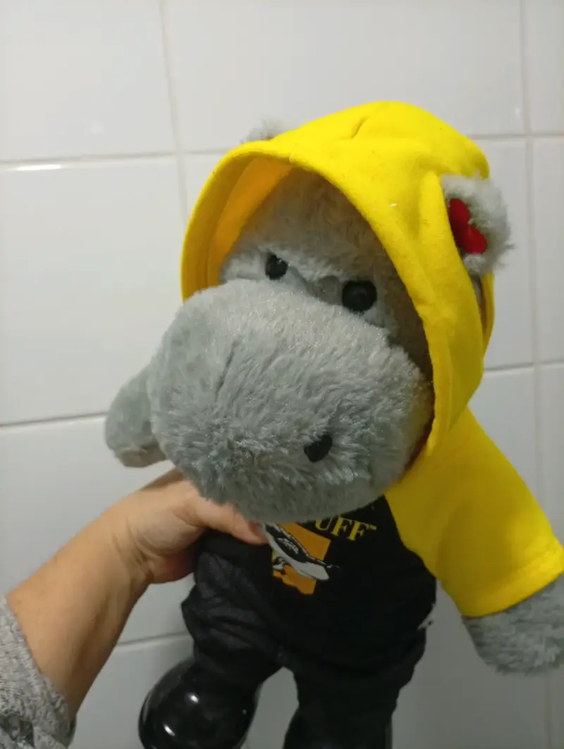 bab Peluche Hipopótamo con Sudadera Hufflepuff - 2